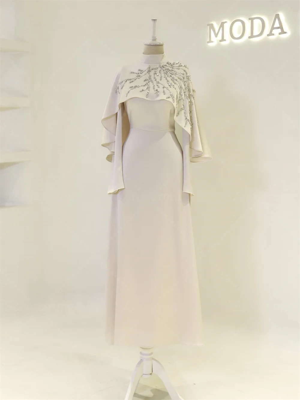 Maßgeschneidertes Glitzer-Abendkleid aus Jersey mit Stehkragen und langen Ärmeln, Etuikleid, rückenfrei, Pailletten, Spitze, glänzend, Dubai, arabisches Kleid Ajo