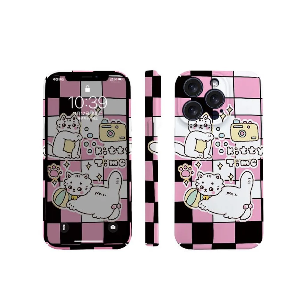 Ins Black and Pink Checkered Kicking Cat Phone Case for IPHONE 15 14PRO MAX 13 PRO MAX 14PLUS 12 Acrylic Hard Mobile Phone Cases