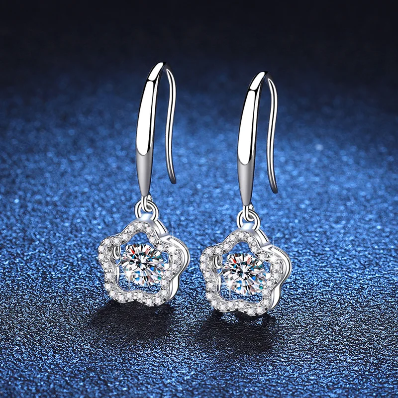 

Platinum PT950 18K Gold Moissanite Diamond Plum Blossom Dynamic Ear Hook 1 Carat Moissanite Light Luxury Fashion Accessory