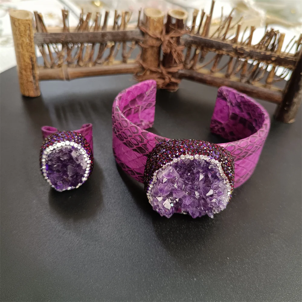 

Thickened snakeskin wristband point drill Uruguay imported amethyst cave bracelet ladies noble and elegant temperament jewelry