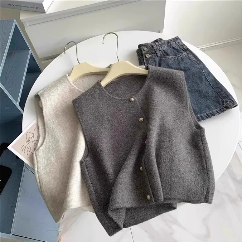 

Gentle Style Wool Small Gold Button Round Neck Slimming Knitted Vest Women Korean Style Loose Sleeveless Top Women