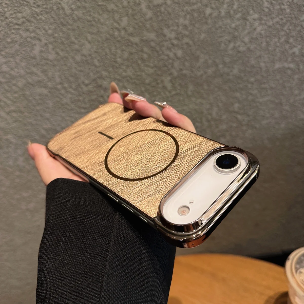 Magsafe 무선 충전 냉각 PC 커버 용 iPhone 17 Air Pro Max 용 전기 도금 경계선없는 자기 금선 전화 케이스 썸네일 2
