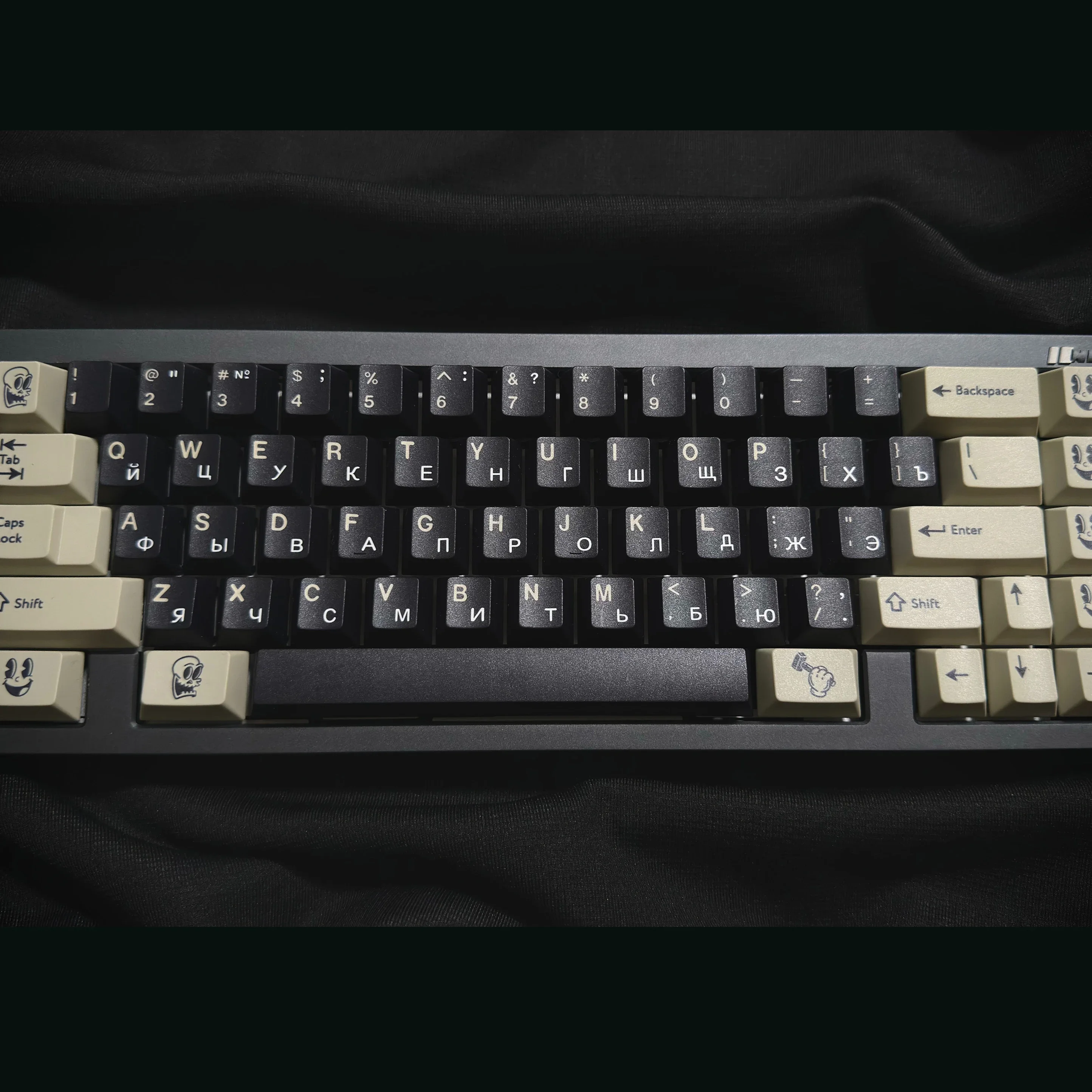 

PBT original five-sided sublimation keycap mechanical keyboard customization full set of retro black and white