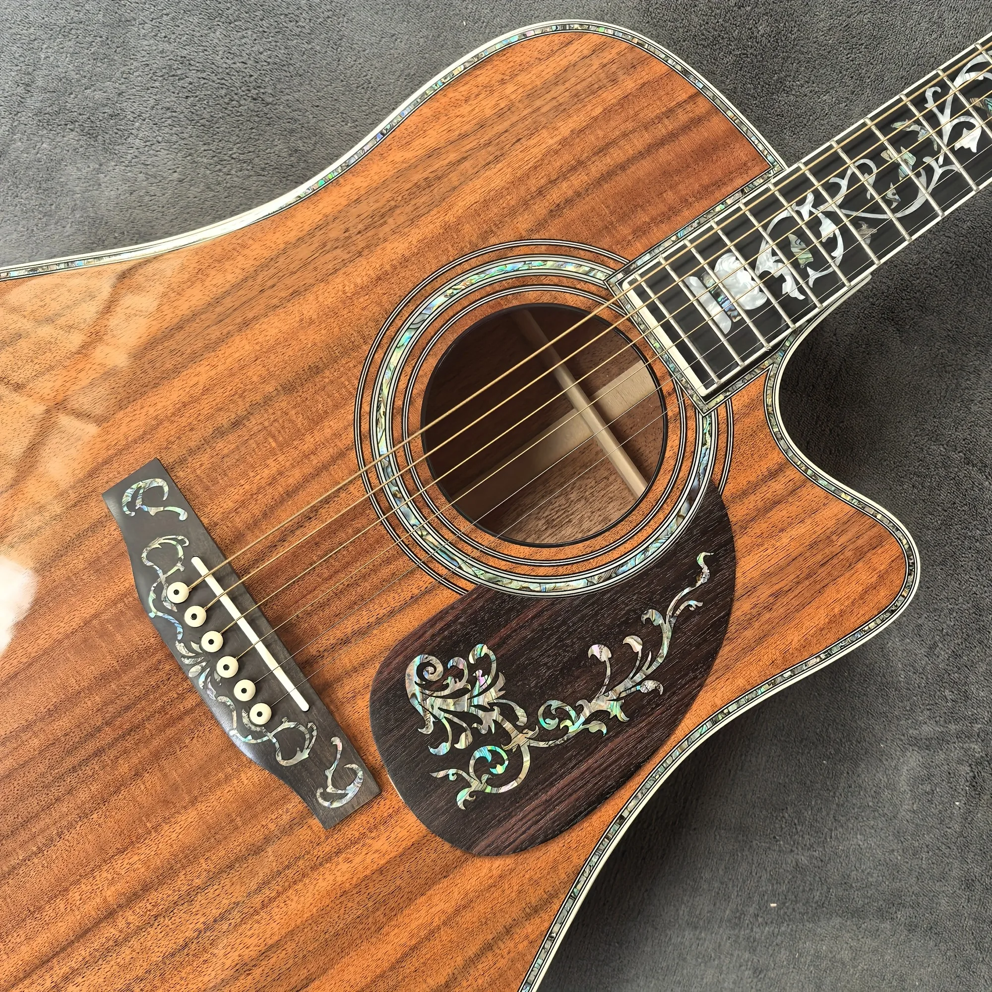 US Stock Natural Koa Cutaway D45 6 String Acoustic Guitar, Without Pickup, Fixed Wooden Bridge, All Solid Koa Body, Ebony Fingerboard, Abalone Tree Pattern Inlay, Full Shell Binding, High-end Performance Folk Guitar