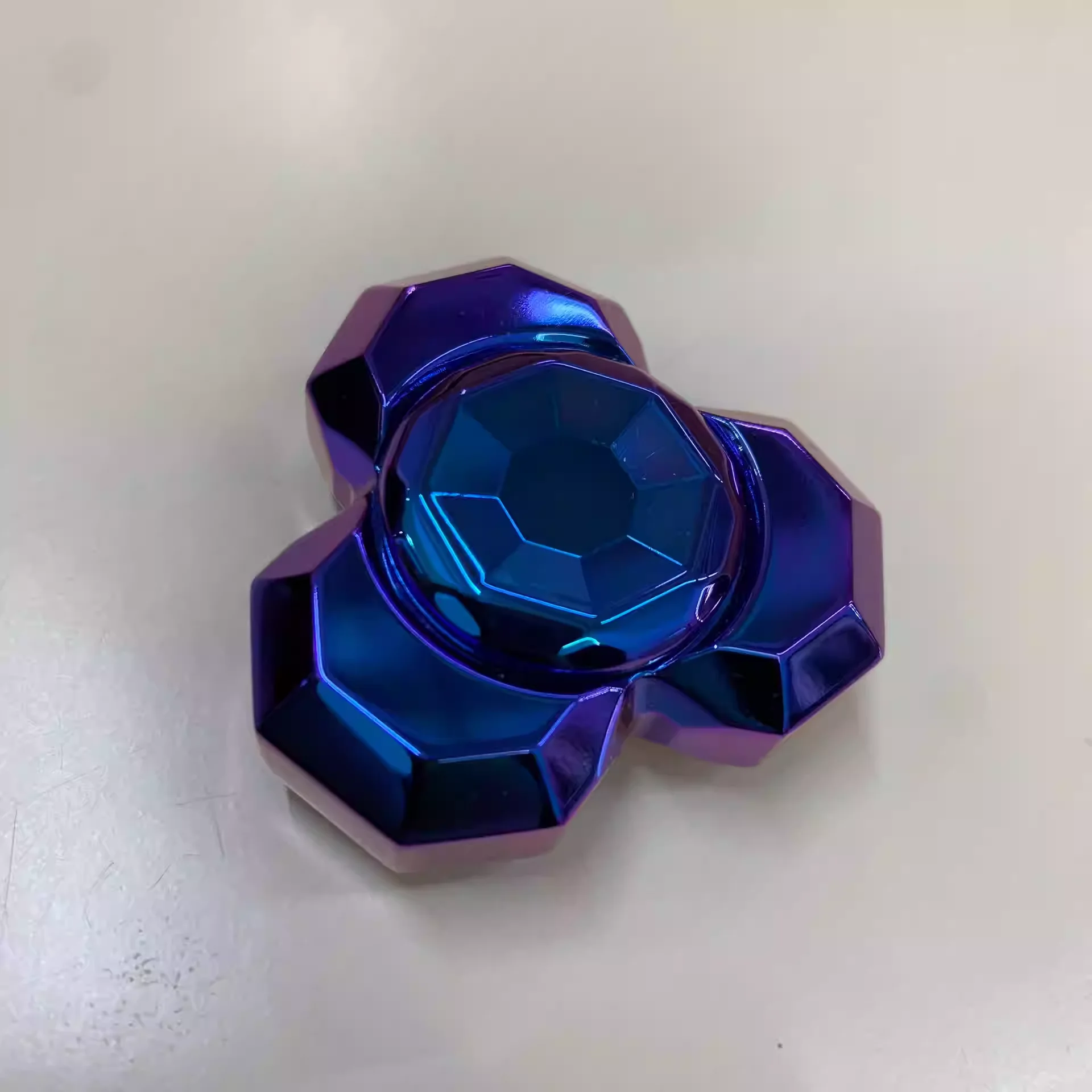 

LQ crystal 3.0 zirconium alloy (zirconium blue) fingertip gyroscope