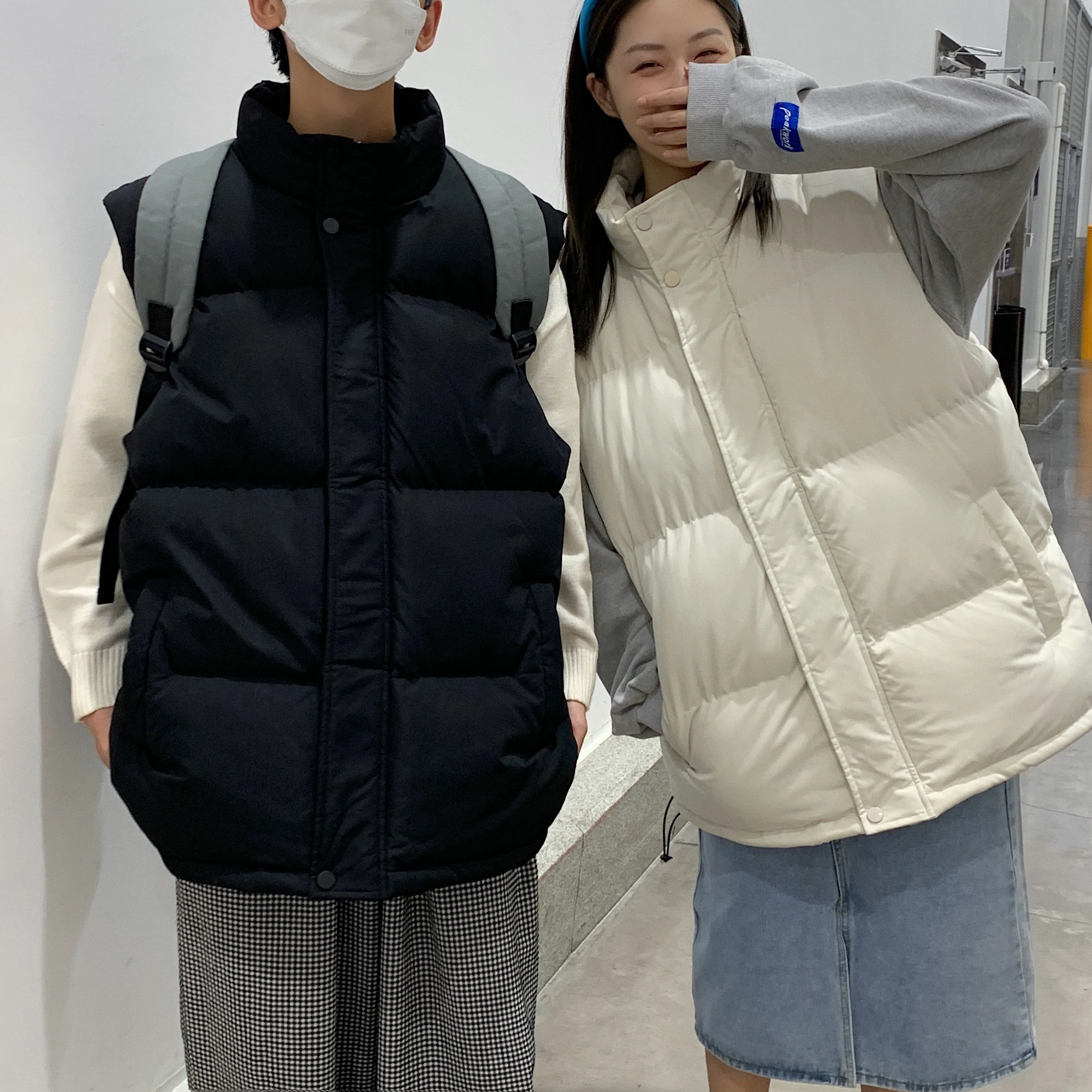 صدرية شتوية دافئة لعام 2025 معاطف نسائية بدون أكمام وياقة واقفة ملابس خارجية دافئة سترة منتفخة خفيفة الوزن غير رسمية للنساء سترات