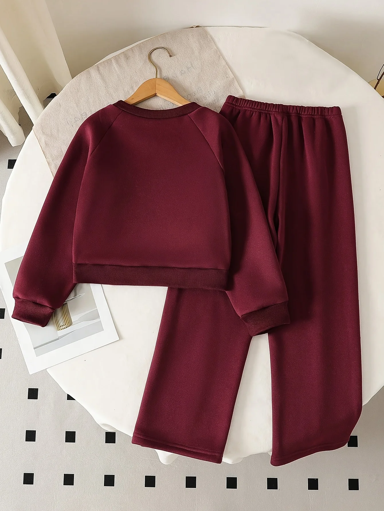 Girls' Autumn Casual Outfit: Children's Bowknot Decorated Burgundy Clothes, Girls' Round Neck Sweatshirt + Wide-Leg Pants Two-Piece Set, Suitable for Kids Over 3 Years Old, Versatile Clothing for Home and Outings