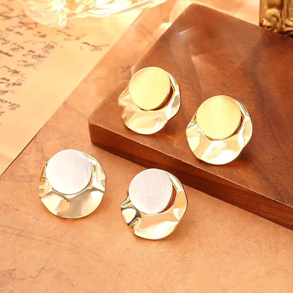 

Fashionable and exquisite round brushed earrings, high-end niche, light luxury design earrings, elegant and personalized earring