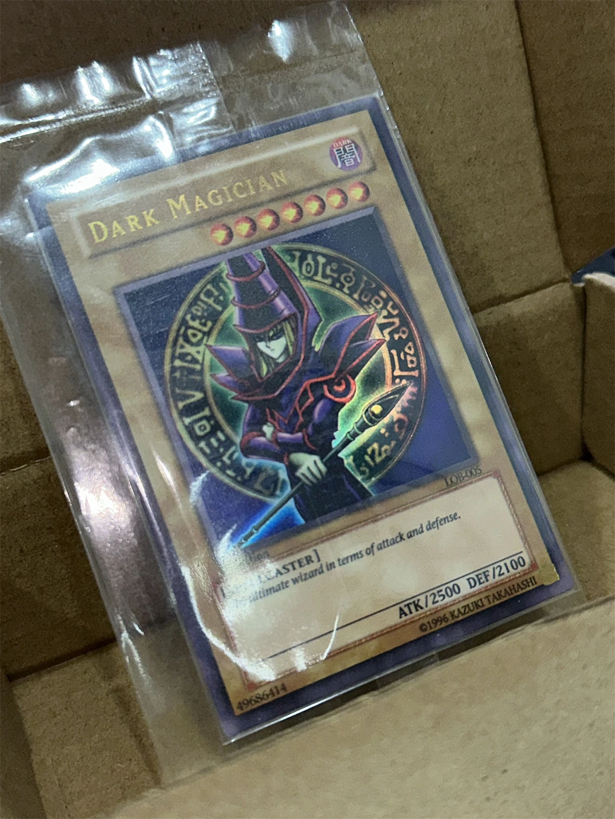 Yu-Gi-Oh TCG Dark Magician DARK MAGICIAN LOB-005 Magia Series مجموعة هدايا الأطفال لوحة لعبة بطاقة (غير أصلية)