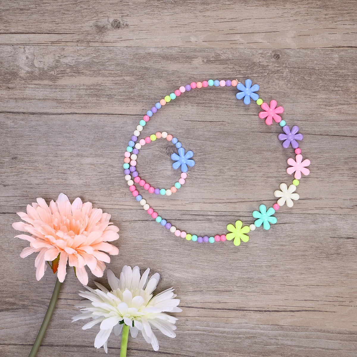 ชุดสร้อยคอและกำไลข้อมือสีลูกกวาดสำหรับเด็กผู้หญิง ลายดอกไม้ เครื่องประดับเรืองแสง ของชำร่วยงานปาร์ตี้ ของขวัญสำหรับเด็ก งานวันเกิด งานแต่งงาน