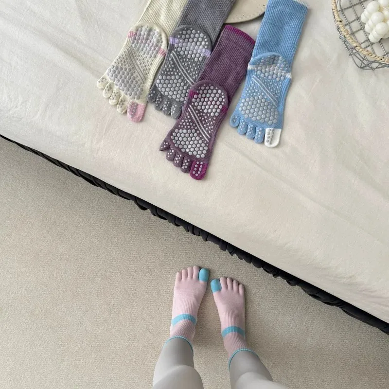 2piars Yoga socks women's autumn winter tube  professional non-slip indoor fitness exercise five-finger  split-toe Pilates socks