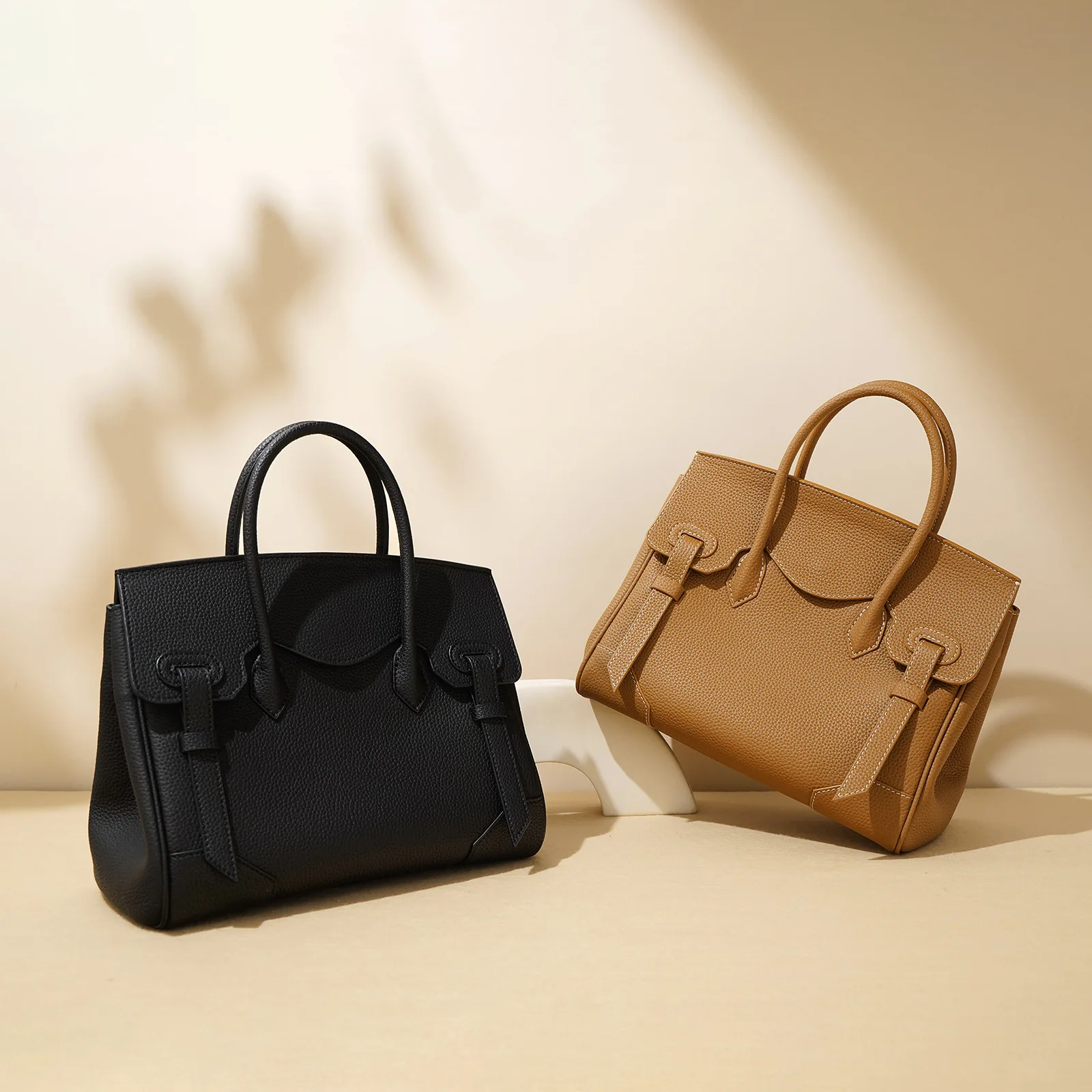 

Minimalist Classic Handbag For Women As A Crossbody And Shoulder Bag With Large Capacity For Use As A Stylish Diaper Bag