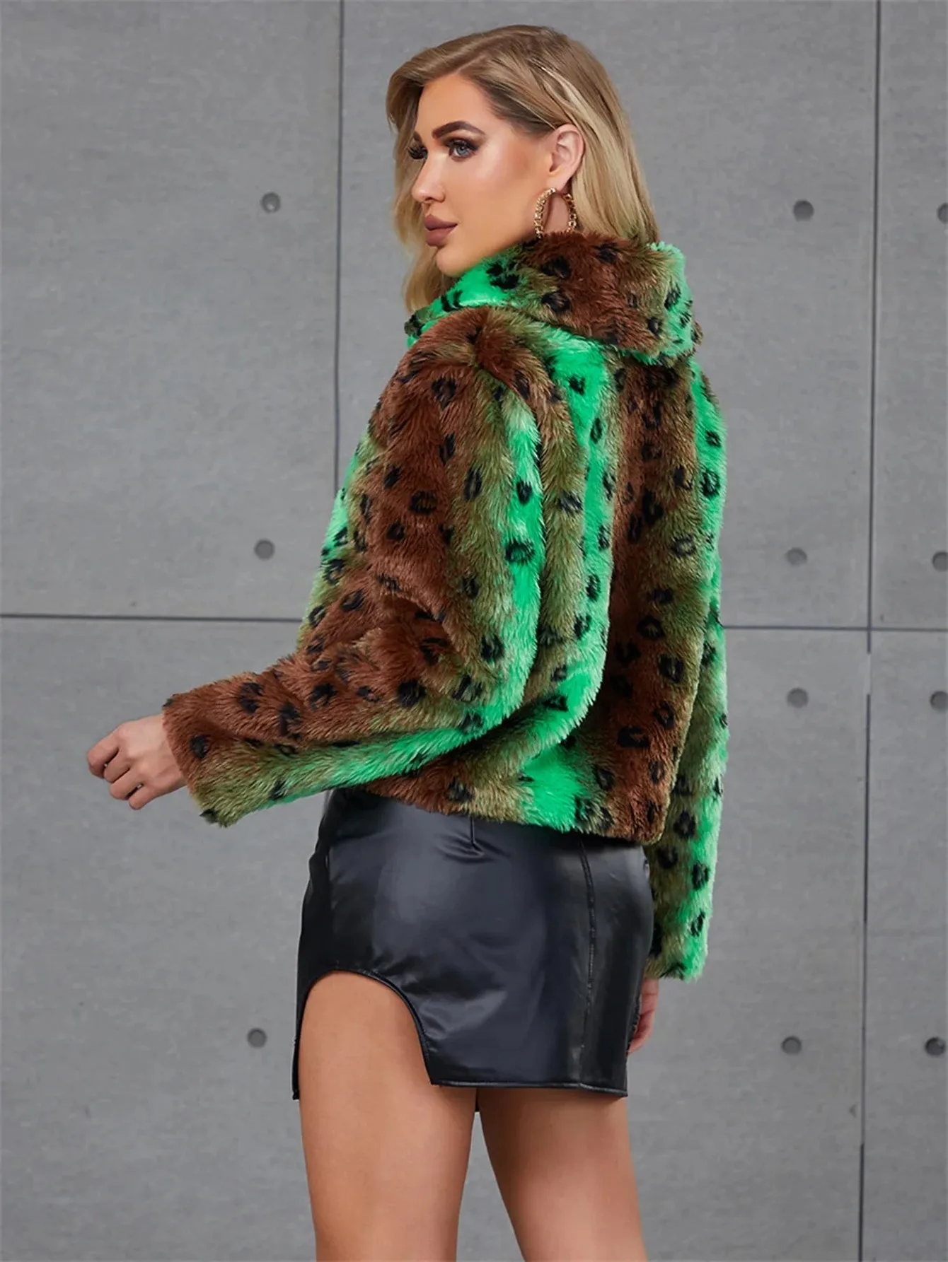 المرأة موضة فو الفراء معطف سوبر حار الخريف/الشتاء المرأة ليوبارد طباعة الطاووس مروحة اللون بقعة قصيرة فو الفراء سترة Puffa