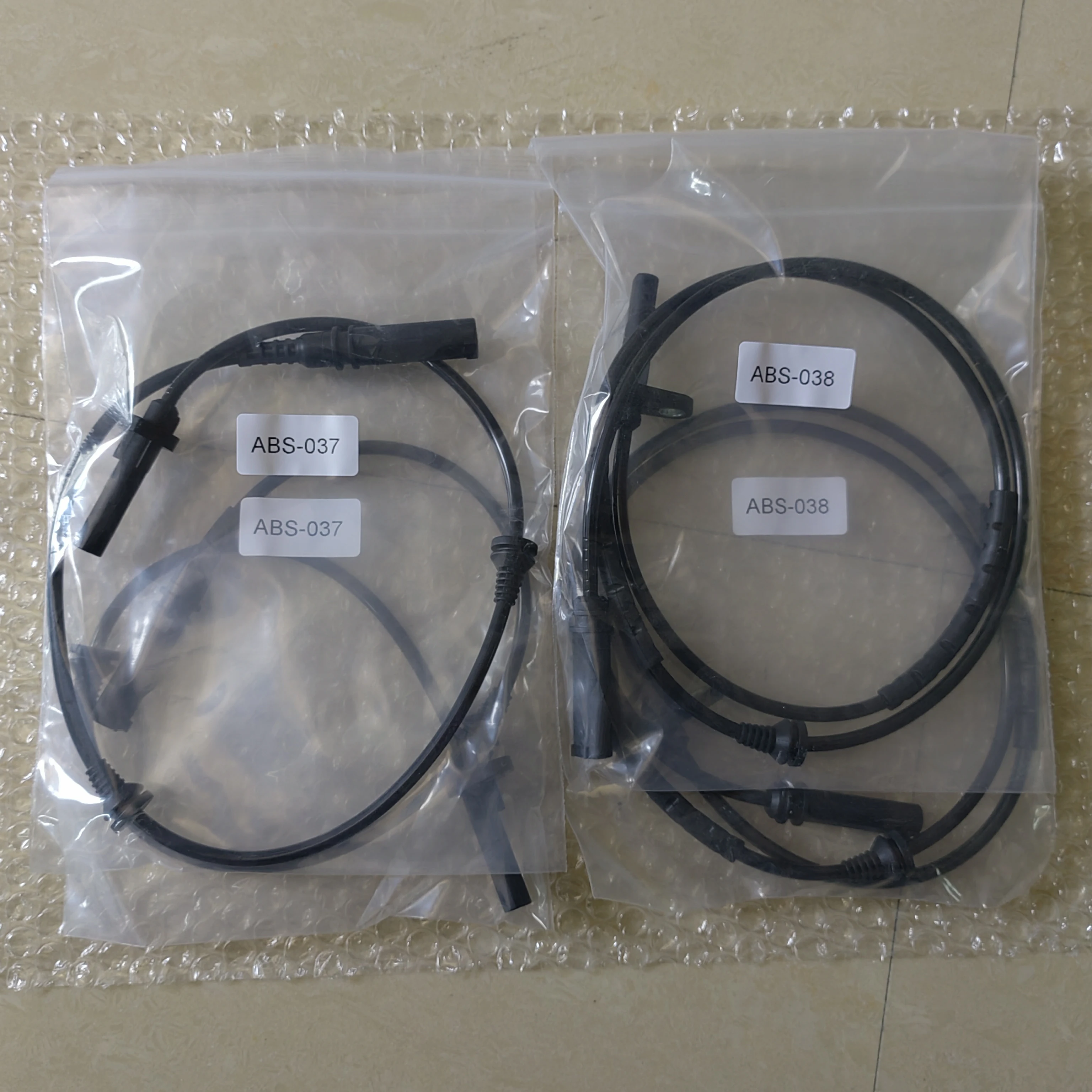 Abs Wheel Speed Sensor for BMW X5 E70 F15 F85 X6 E71 E72 F16 F86 OE# 34526771776, 34526771777, 6771777, 6771776