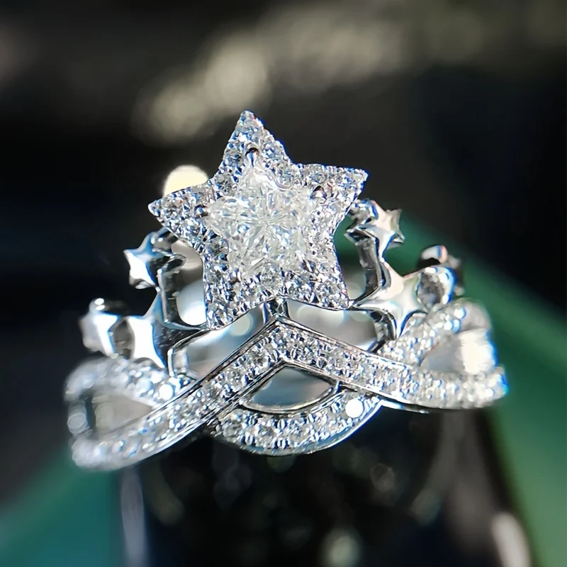 A five pointed star designed hollow ring, fashionable and personalized, suitable for engagement, marriage and daily life- no box