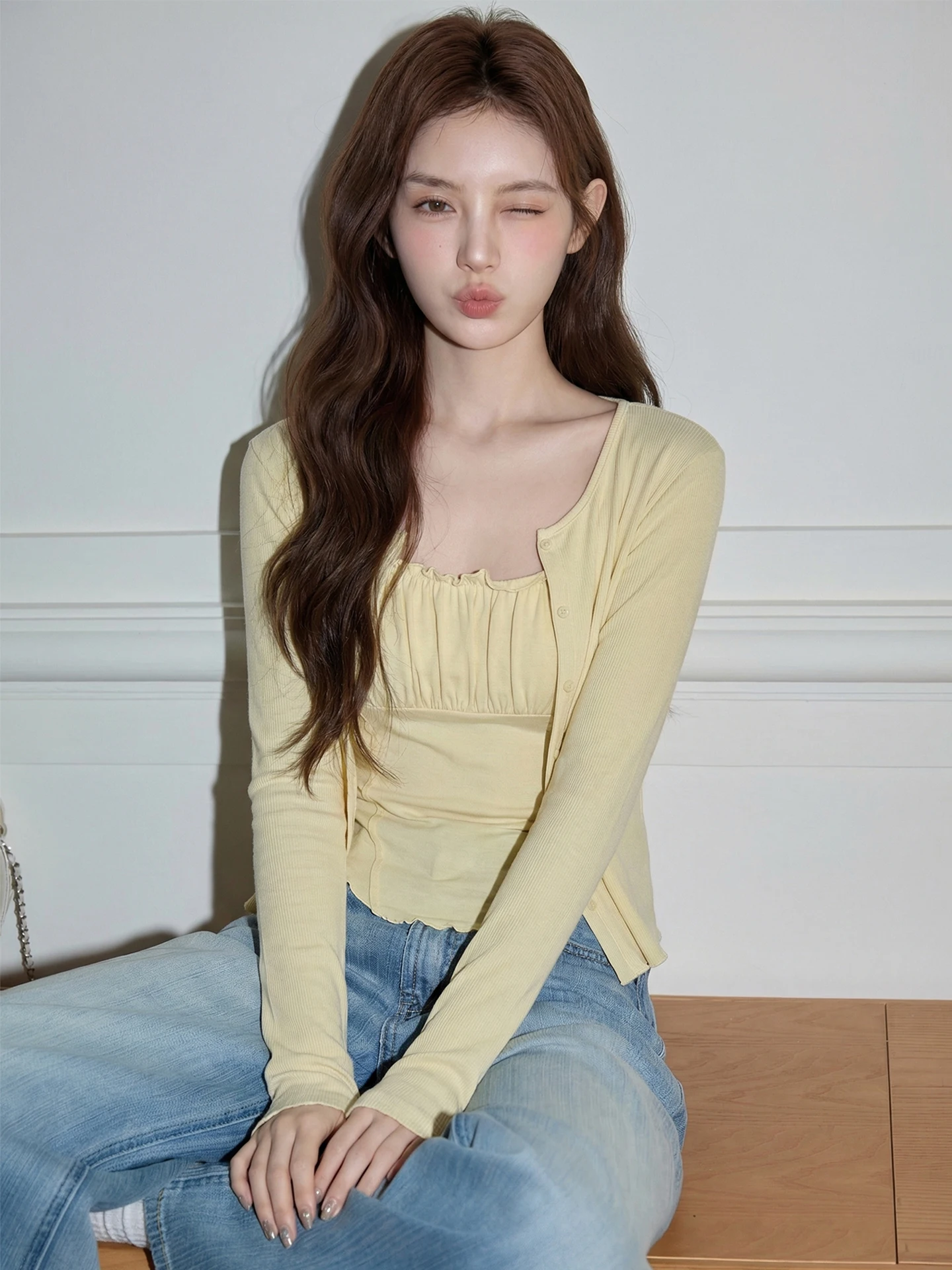 

Желтый повседневный комплект из двух предметов с кружевной отделкой: топ и кардиган в корейском стиле, свободный крой, летний дизайн, модный тренд