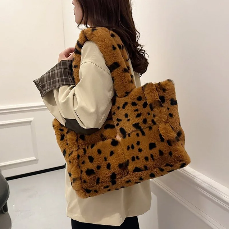 

Elegant Leather Women's Shoulder Bag High-End Luxury Brand Fashionable Classic Paris Classy Craftwork Vintage Bag​