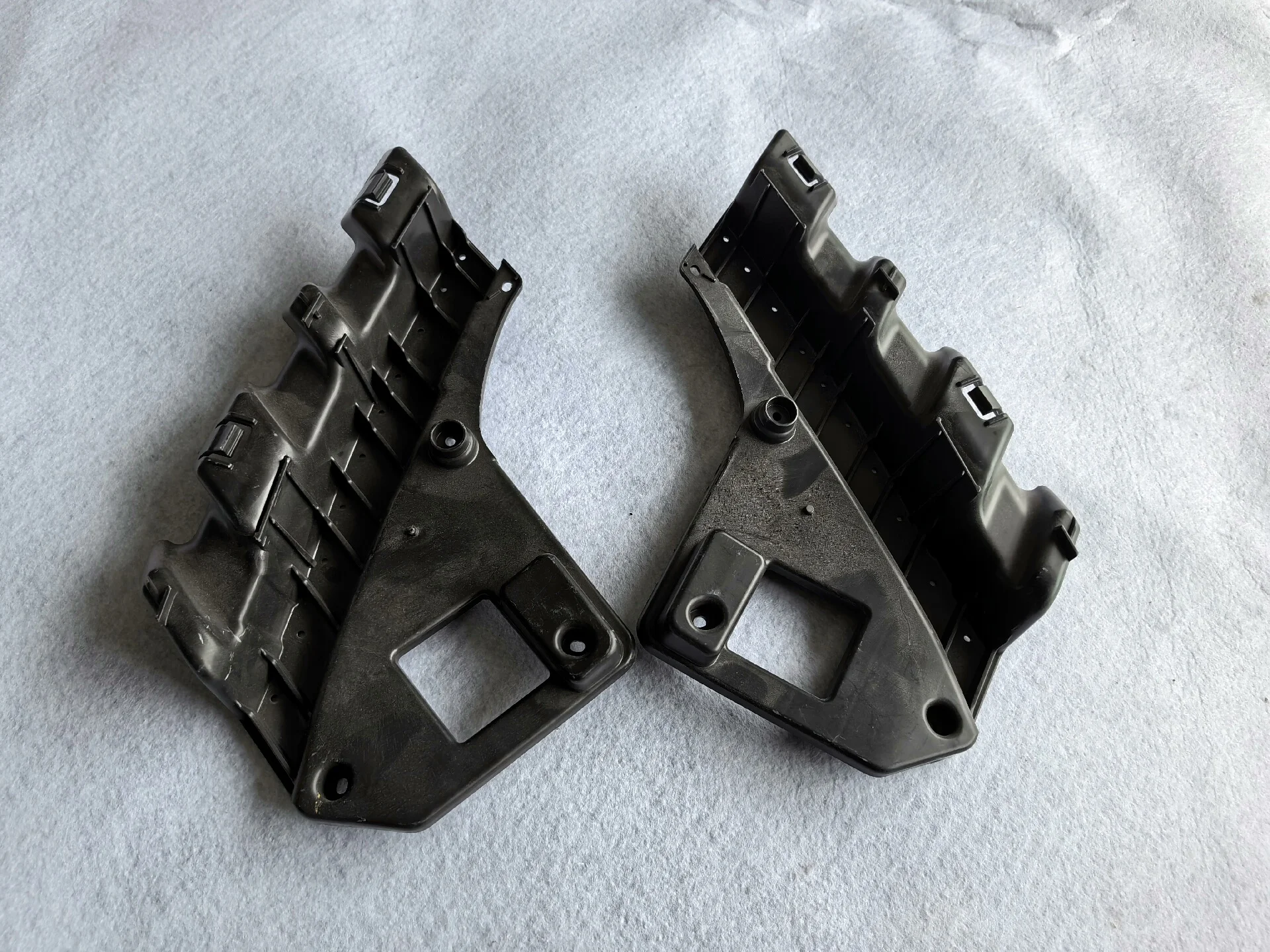 

Подходит для Tesla Model Y Кронштейн фары 2021-2024 OEM # 145337500A 181209300A Кронштейн фары модели 3, 145337600A 18120900A