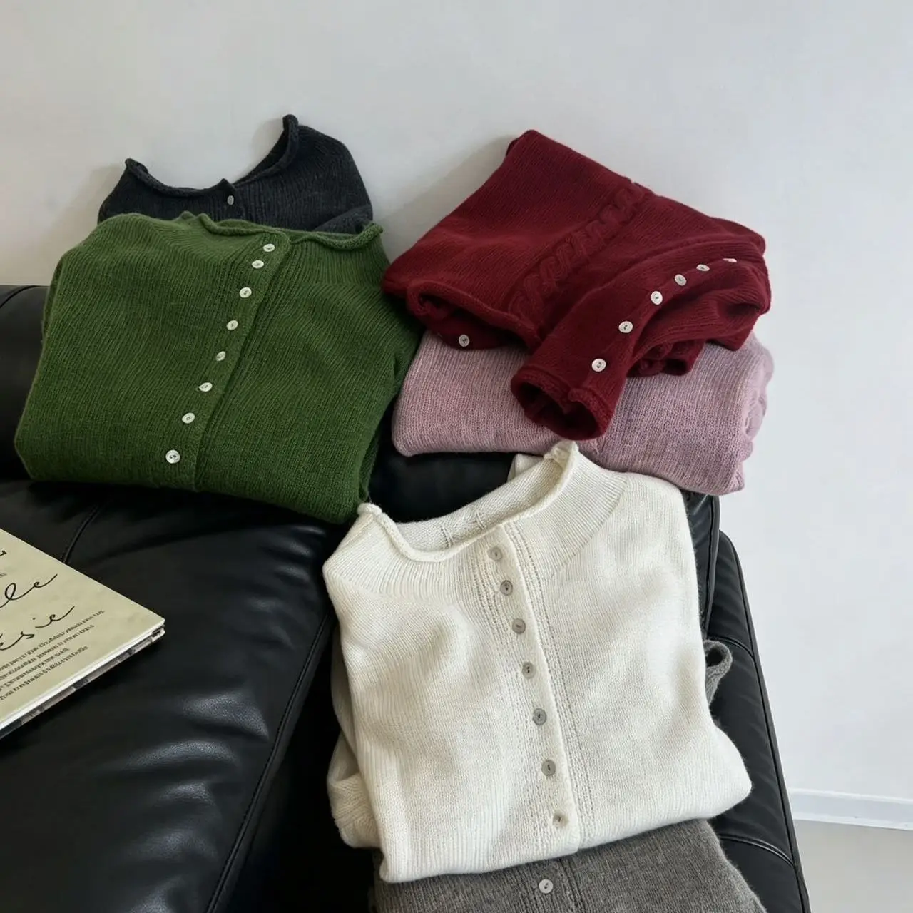 Cashmere Wool Blended Shell Buckle Half-access Curly Knitted Sweater for Women in Spring and Autumn Slim Design Top