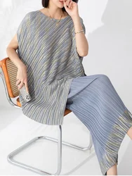 Miyake-Jersey plisado de manga de murciélago Irregular para mujer, Top holgado inclinado con cuello redondo y pantalones de pierna ancha, conjunto bronceador