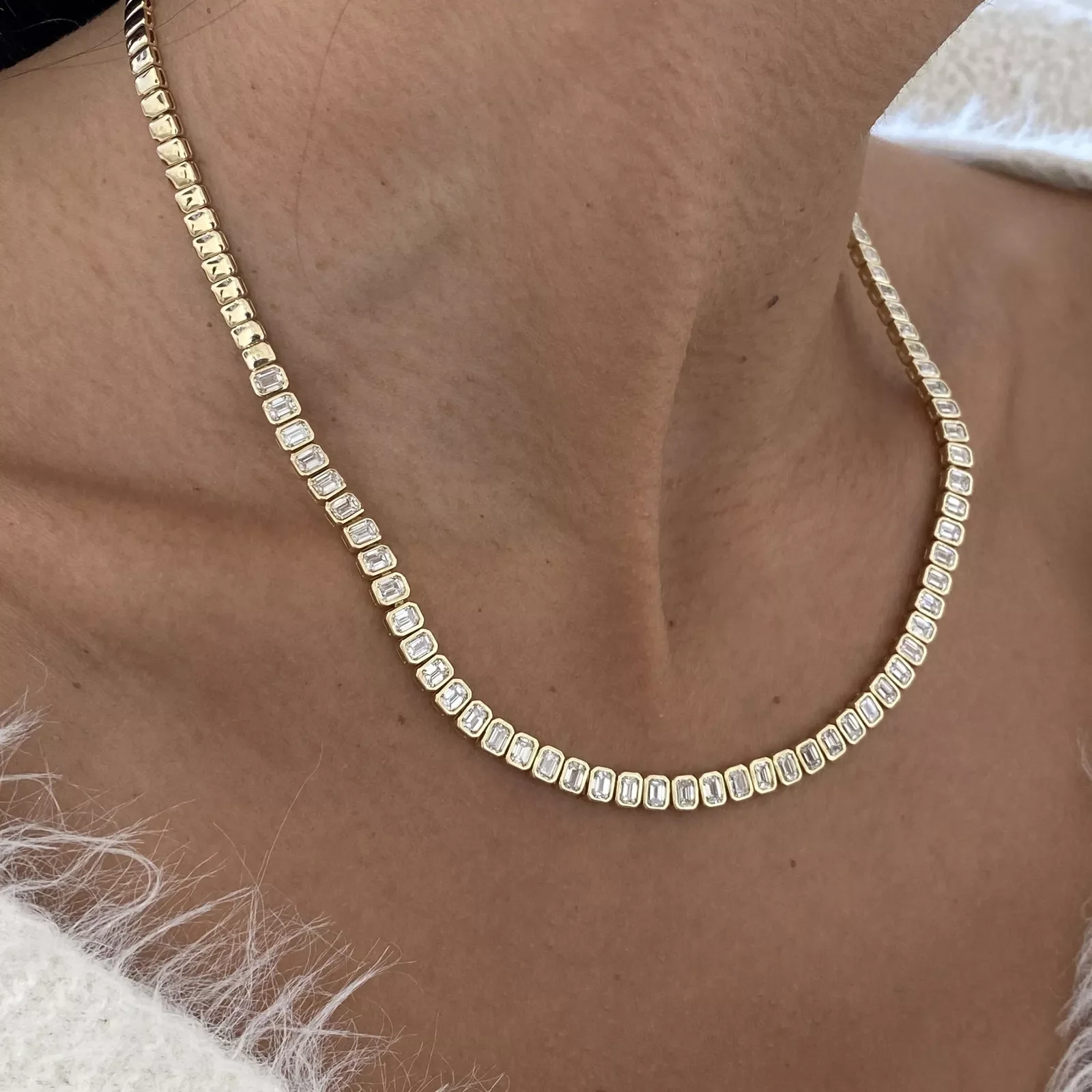 14K Yellow Gold CVD HPHT Diamond Tennis Necklace Emerald Cut DEF VS-VVS Lab Grown Diamond Bezel Setting 9.65Ctw For Lady