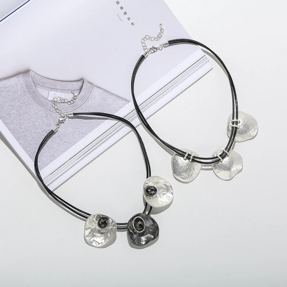 Short necklace Europe and America exaggerated personality fashion versatile geometric disc diamond pendant female alloy c