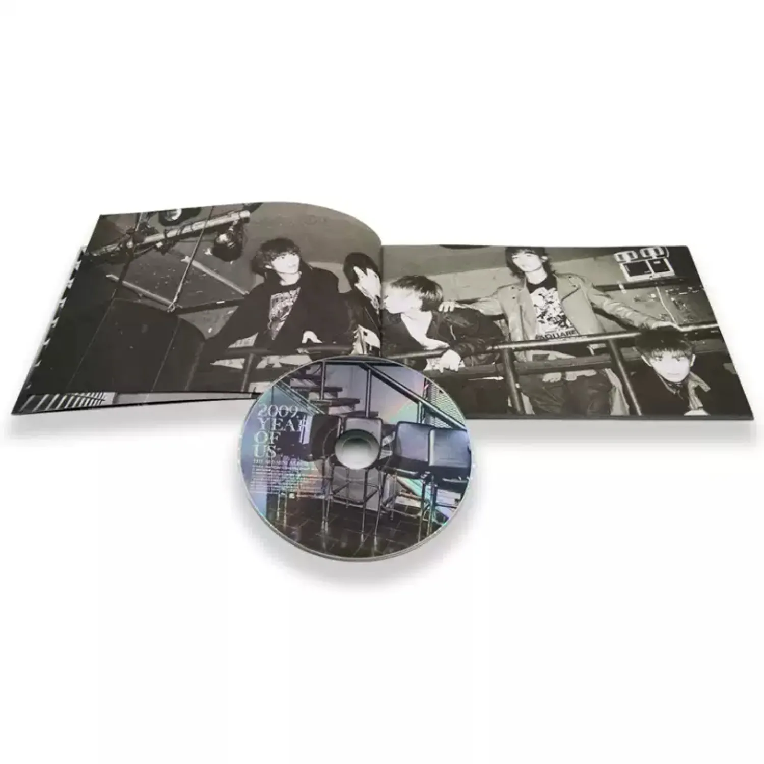 Korean 2000s Nostalgic Pop Music CD, Atmospheric Group Portrait Photography Cover, Retro Trendy Popular Track Collection