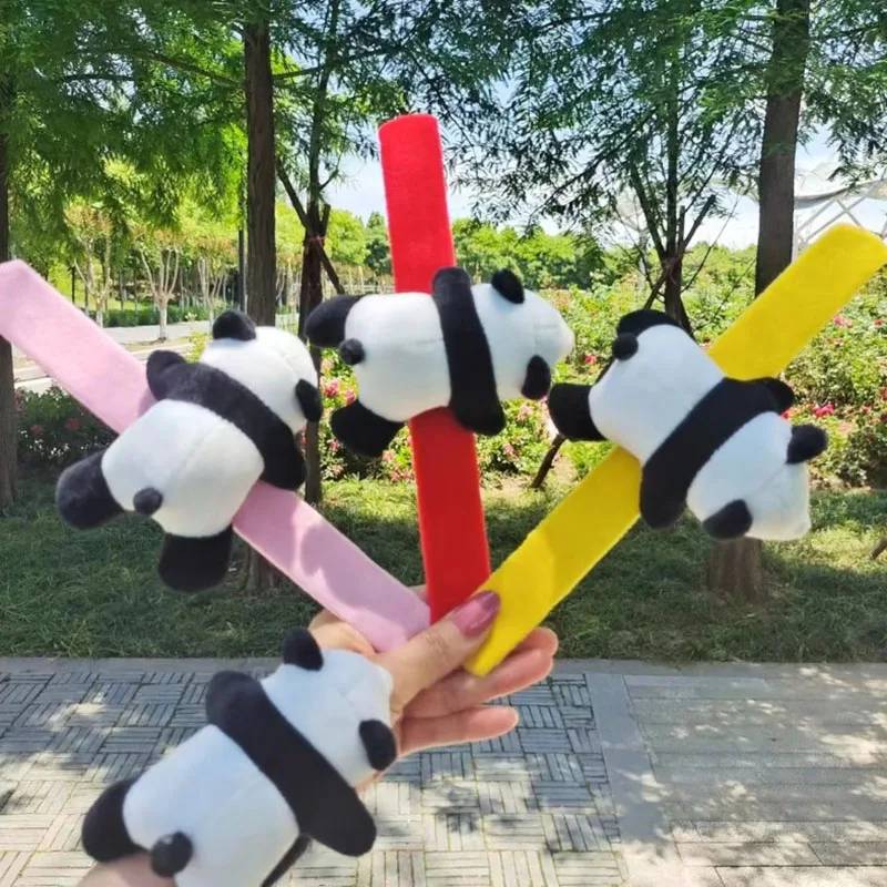 10 pezzi 10 cm Kawaii Panda Pop Anello Bracciale in peluche Spilla Pancia Panda Abito da polso per ragazzi e ragazze Compleanno Regalo di Natale