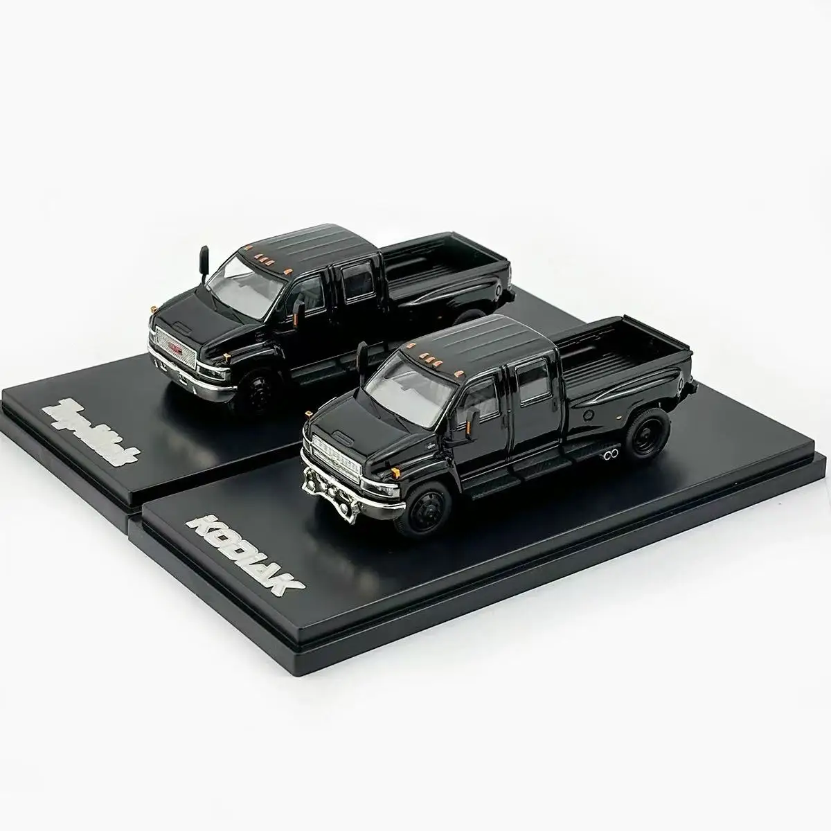 

GOC 1:64 Chevrolet Kodiak GMC Topkick classic American giant pickup truck model