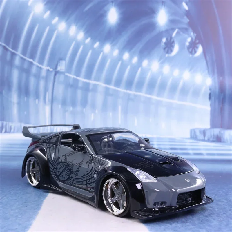 1:24	D.K.’s 2003 Nissan 350Z High Simulation Diecast Car Metal Alloy Model Car Children's Toys Collection Gifts J40