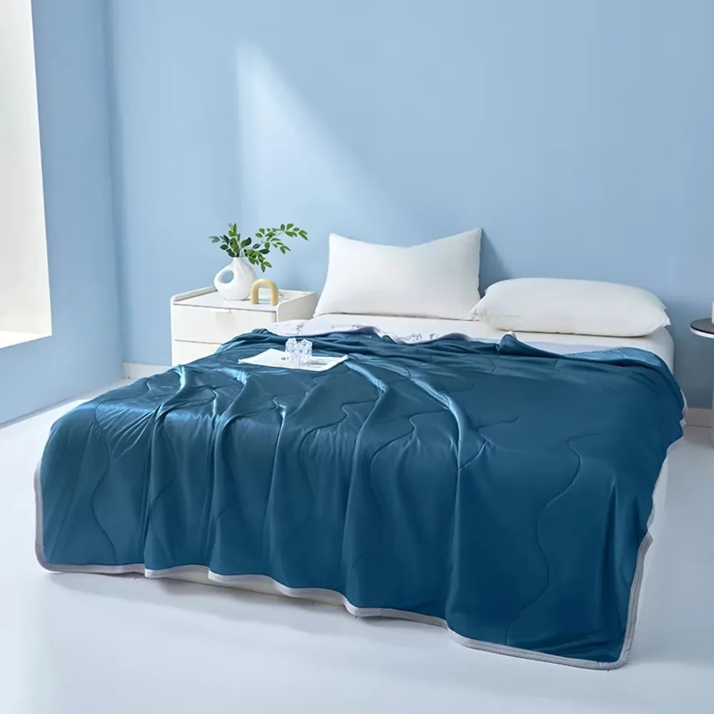 Thin Breathable Summer Ice Silk Quilted Quilt Solid Color Machine Washable Air-conditioning Comforters Lightweight