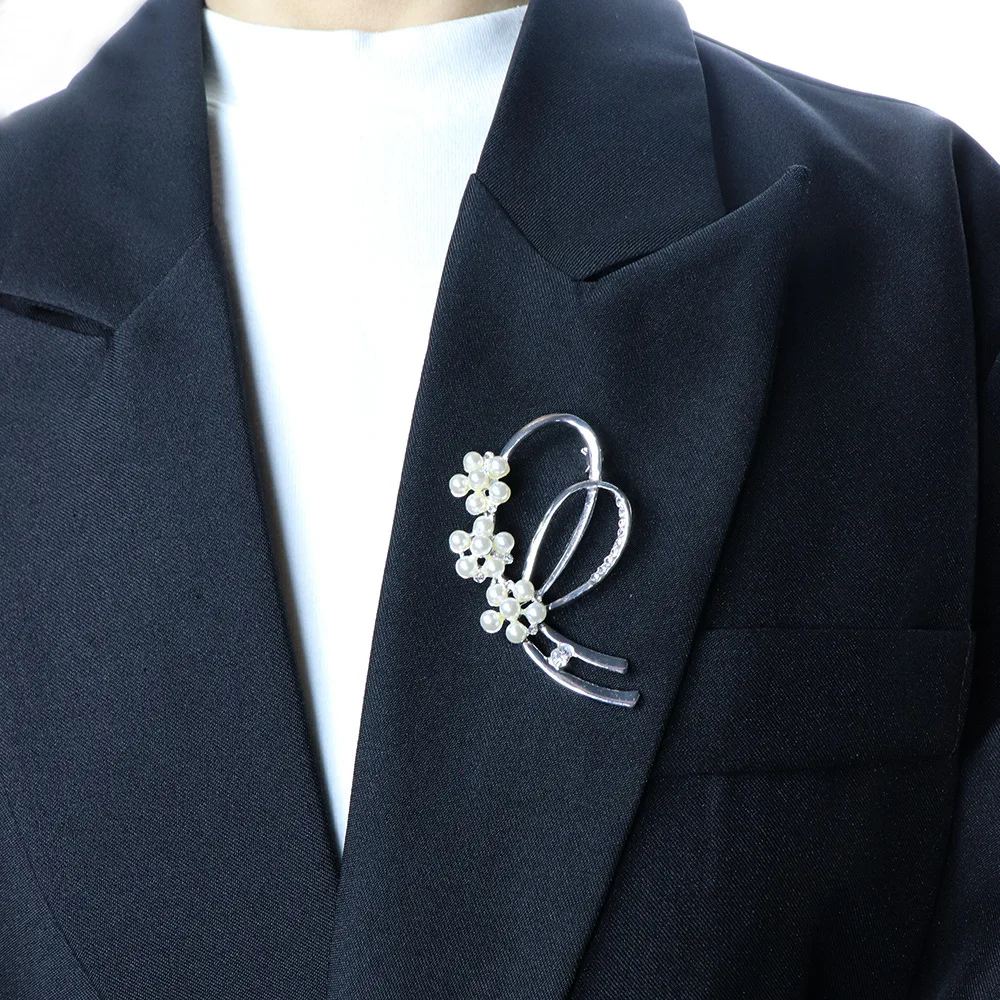 

New Fashion Alloy Rhinestone Pearl Knot Brooch Pin Niche Design Women Clothing Accessories Brooch Jewelry