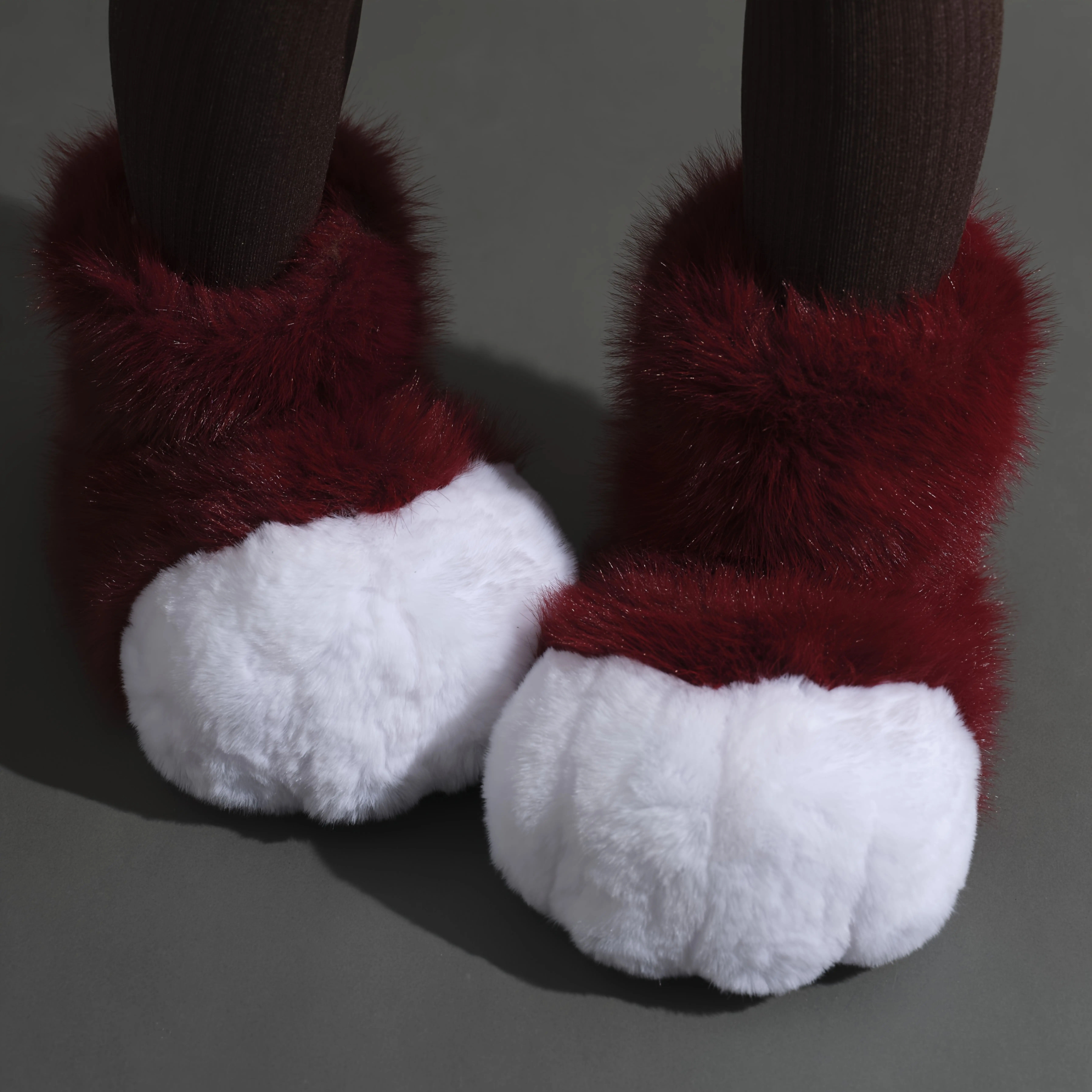 شباشب قطيفة فائقة النعومة - أحذية داخلية غير قابلة للانزلاق مع تفاصيل حافر للحفلات التنكرية والراحة المنزلية. تصميم ممتع للرجال والنساء!