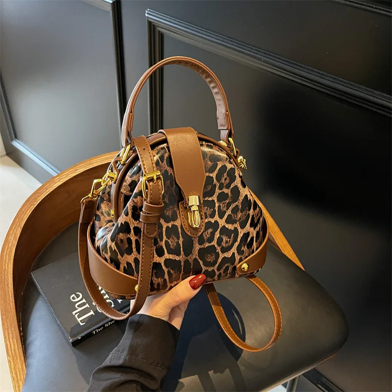 

Winter Hot-selling Fashion Modern Temperament Leopard Print Handbag Women's Unique Design Trend Versatile Shoulder Messenger Bag