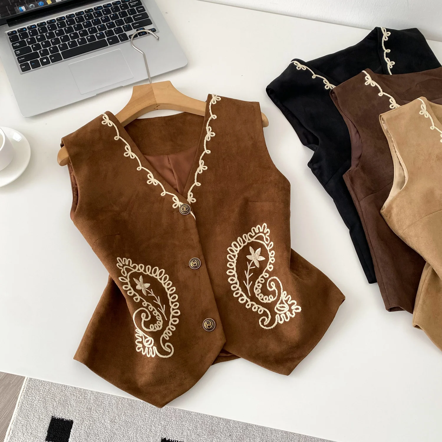 

Clothland женский винтажный замшевый жилет с v-образным вырезом, однобортный жилет, винтажная куртка Bohe в стиле ретро, пальто, топы MA166