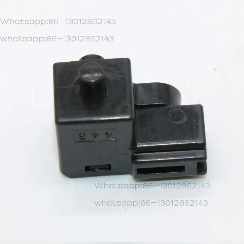 Auto Hand Brake Stop Light Sensor Switch, Replacement Parts With OE Codes 84550-02030 / 84550-16060 / 84550-16050