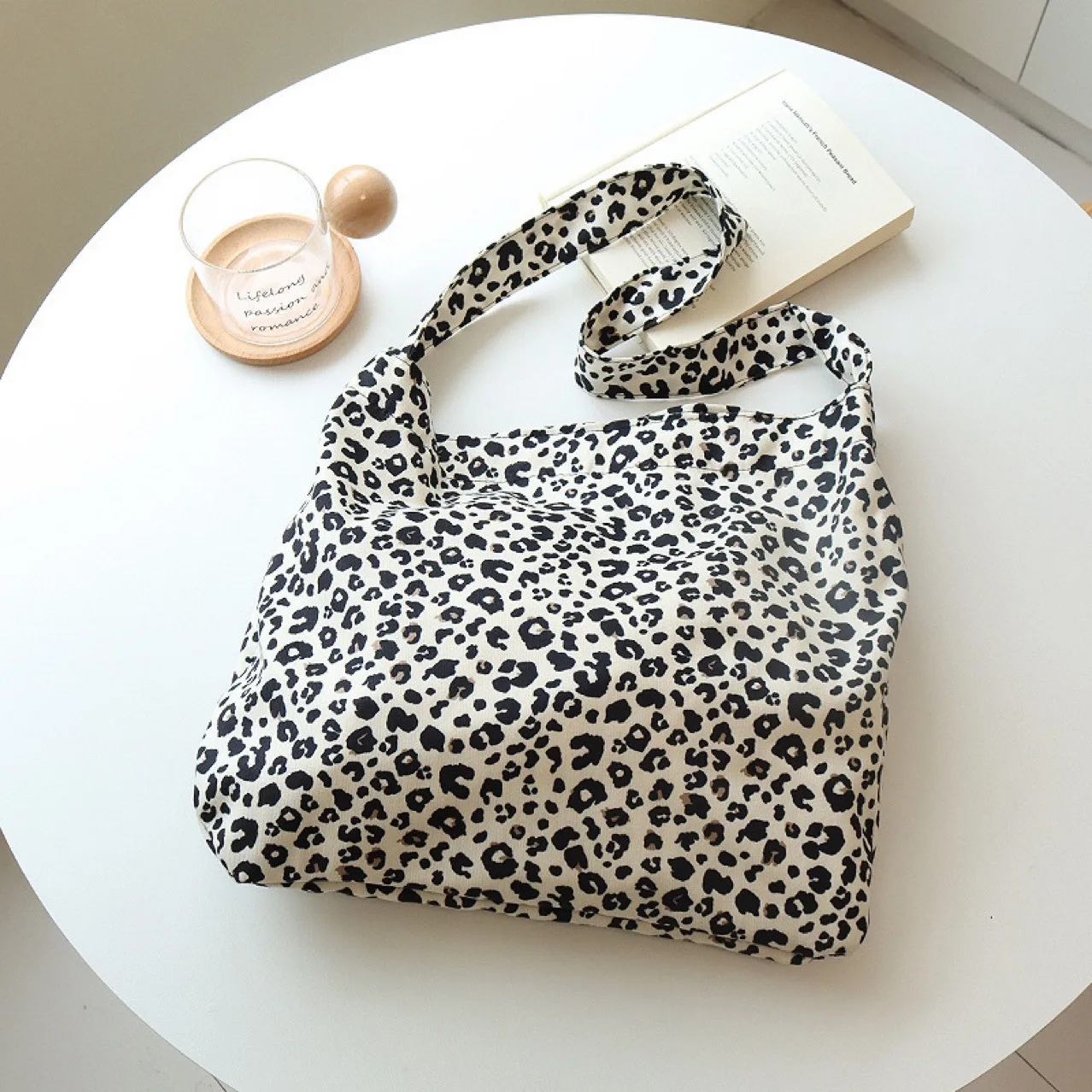 Japanische und koreanische moderne kleine Umhängetasche mit Leopardenmuster, einzelne Schultertasche aus Segeltuch für Studentinnen – Detail 6