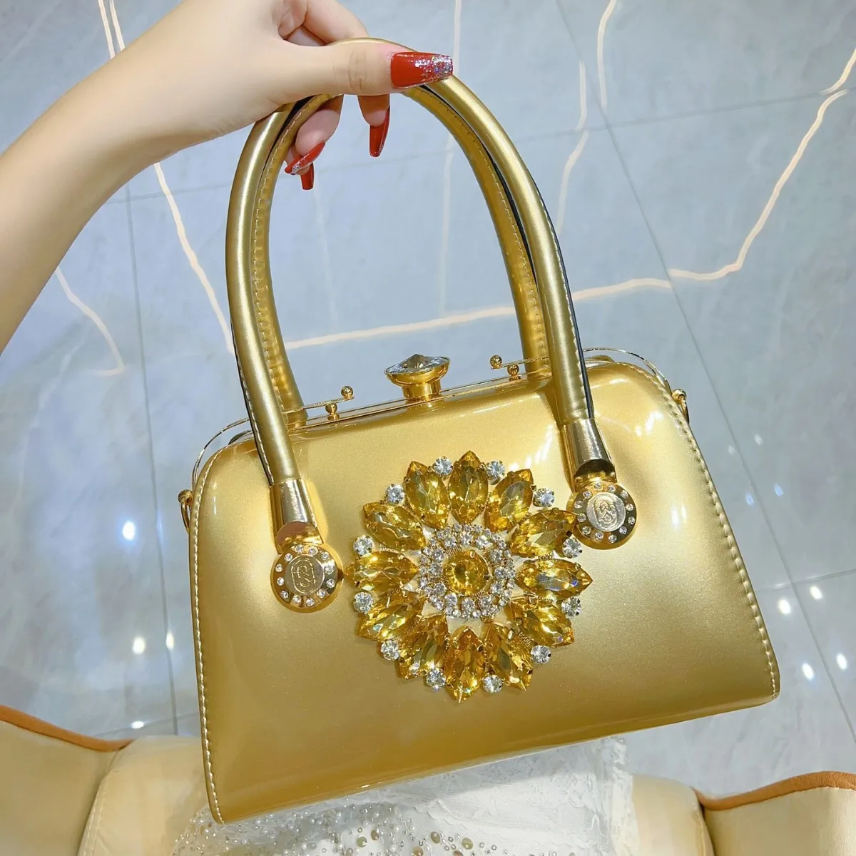 

2025 Luxury Women Wedding Flower Diamond Evening Clutch Bag Lady Sunflower Rhinestones Handbags Trendy Designer Shoulder Bag