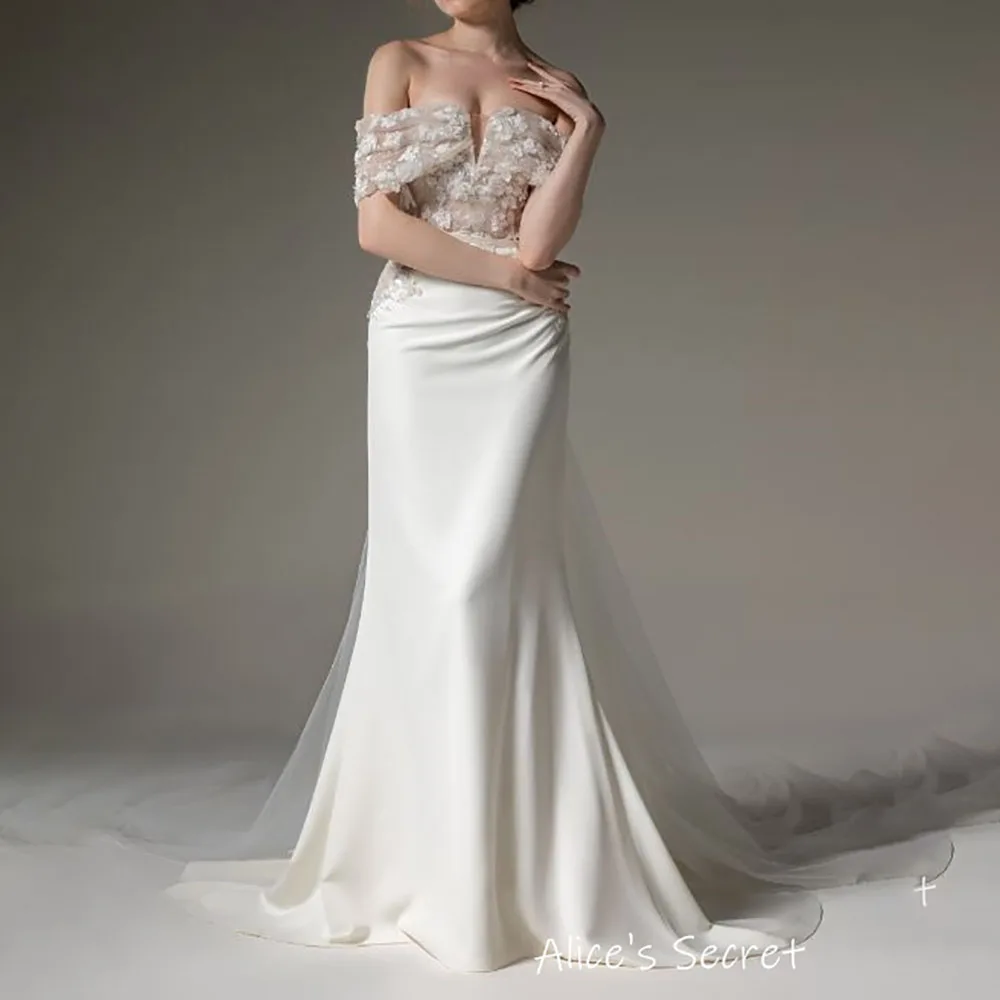 

Trumpet Elegant Illusion Tulle Off-Shoulder V Neck Beading Appliques Full Length Chapel Train Wedding Dress