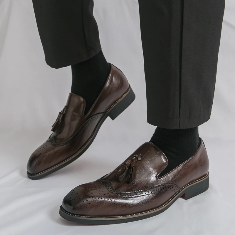 Red-bottom Men Brogues Black-brown Color Retro Casual Comfortable Versatile Fashionable Leather Shoes Gentleman Social Shoes