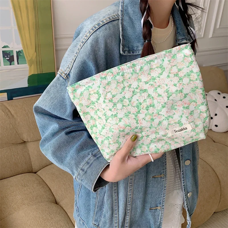 New Simple Fresh Floral Clutch Canvas Cosmetic Bag Makeup Pouch Large Capacity Skincare Toiletries Storage Bag Travel Organizer