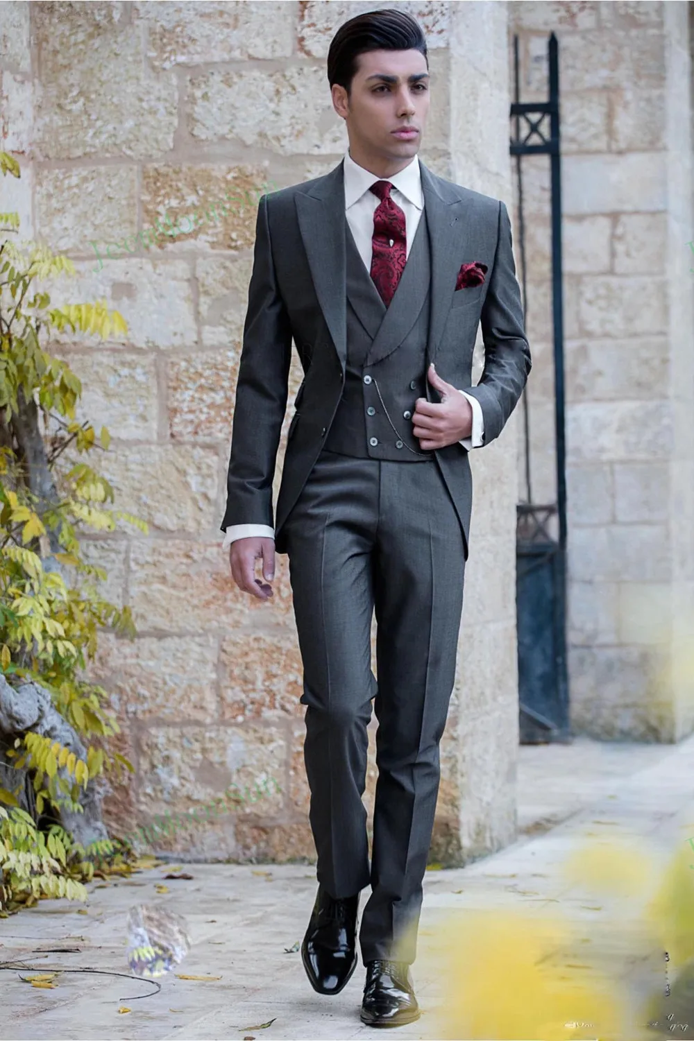 גברים קוריאני pant חליפות אפור כהה תייט חליפה שלוש חתיכה (בלייזר + pant + אפוד) שני לחצנים groom tuxedos אופנה תחפושת homme