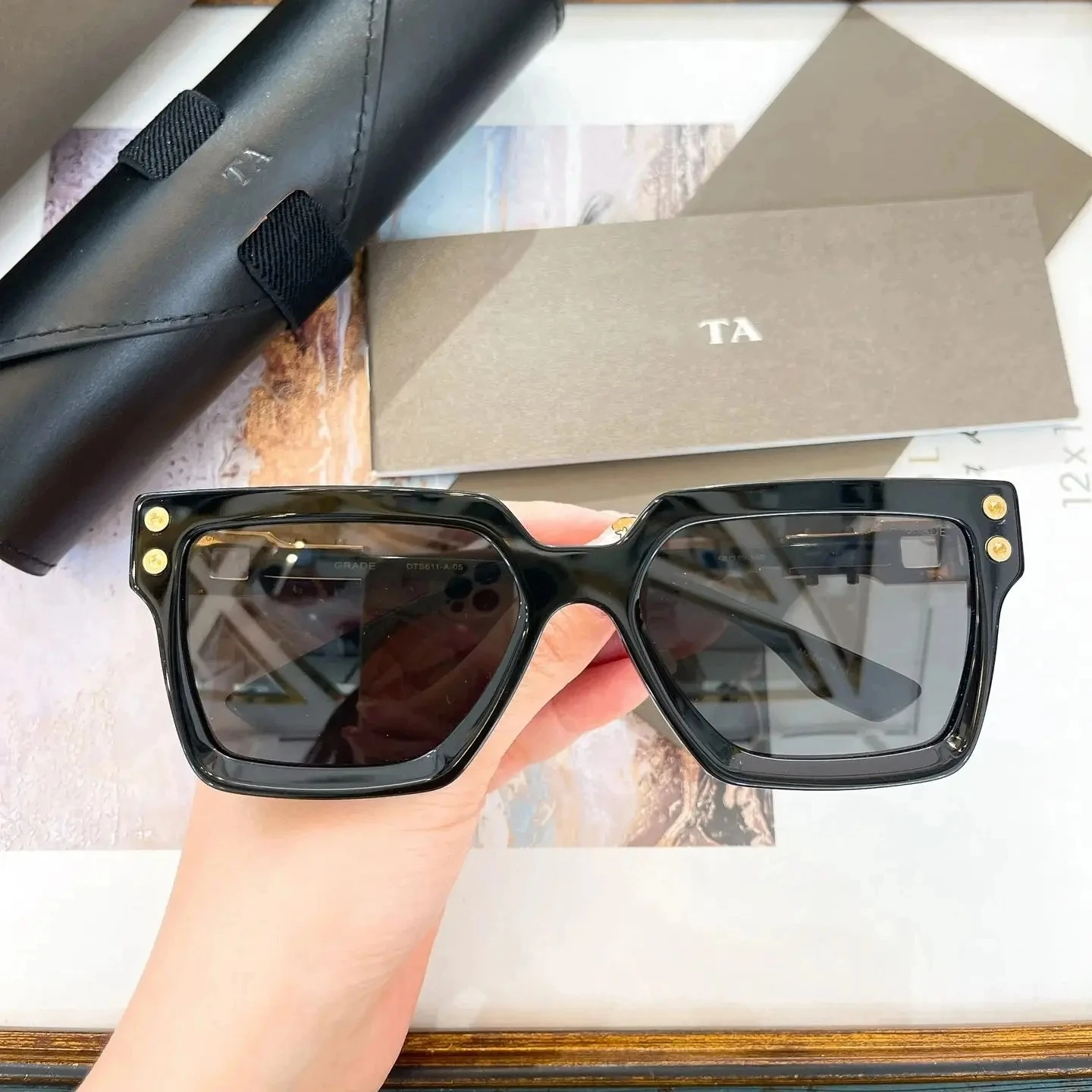 

Authentic For DIYTA DT DTS611 Luxury Design UV400 Men Women Sun Glasses Leisure Vintage Business Male Couple Eyewear With Box