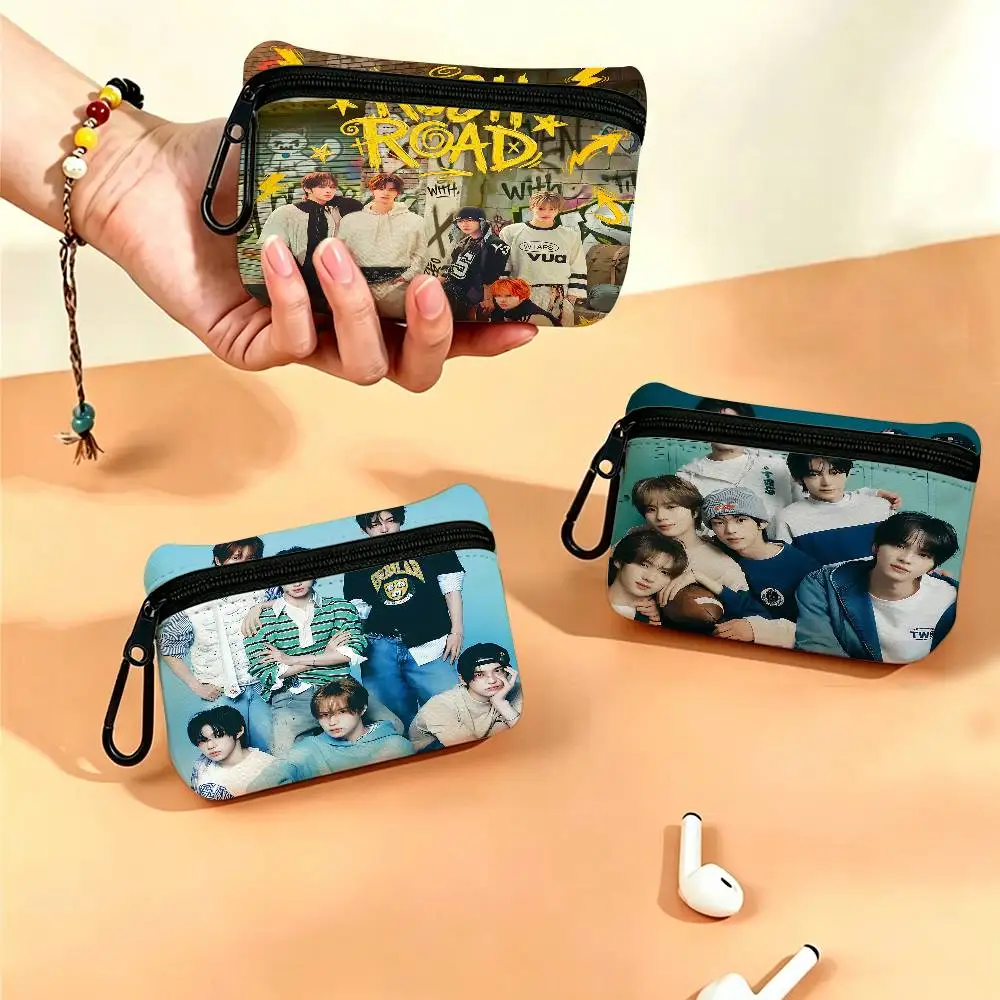 Popular Korean Pop T-TWS Oxford Fabric Zipper Pouch Lightweight Hanging Coin Wallet For Coins ID Cards Keys Lipstick Earbuds