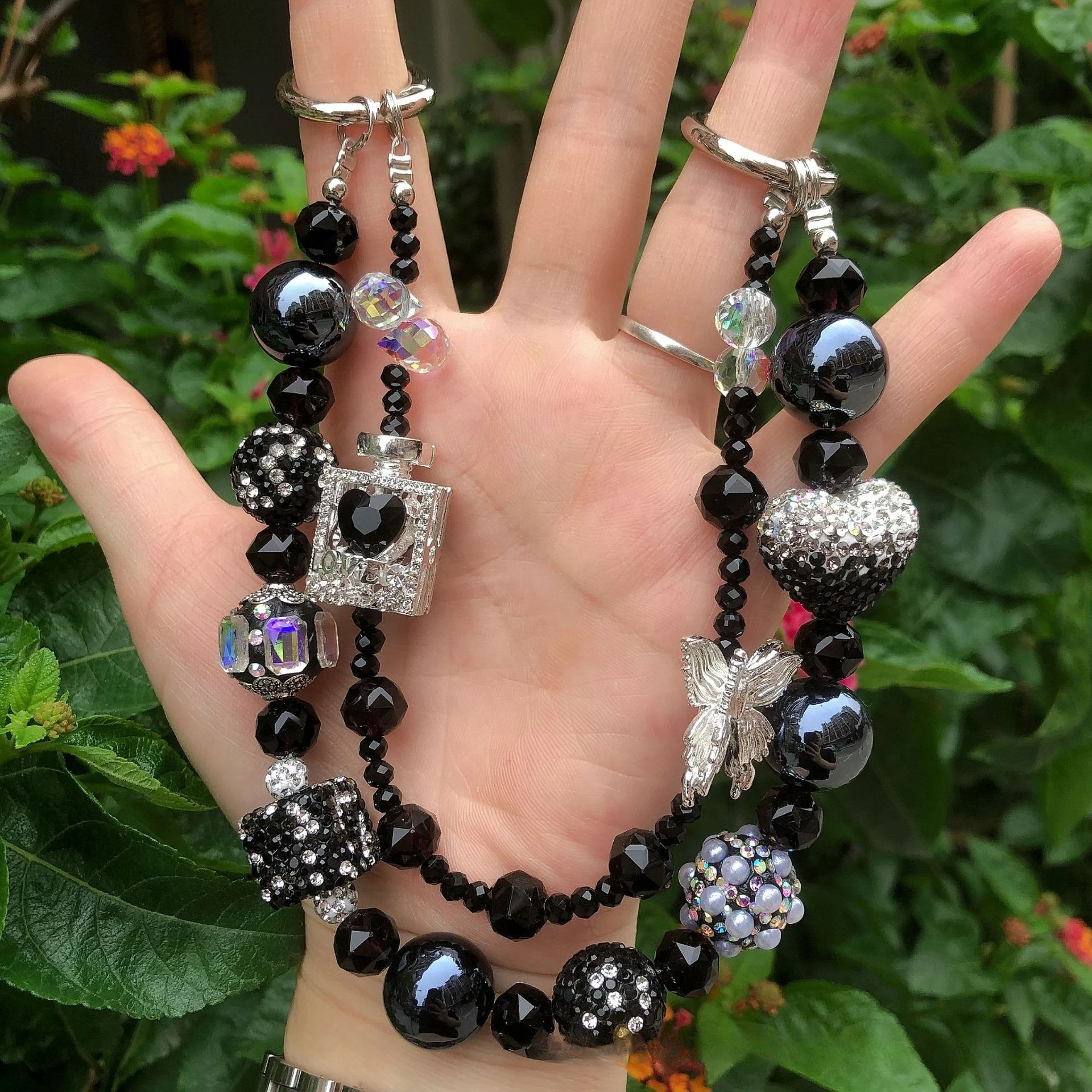 Bouteille de parfum légère de Style de luxe, pendentif papillon, chaîne perlée pour breloque de téléphone, sac et porte-clés