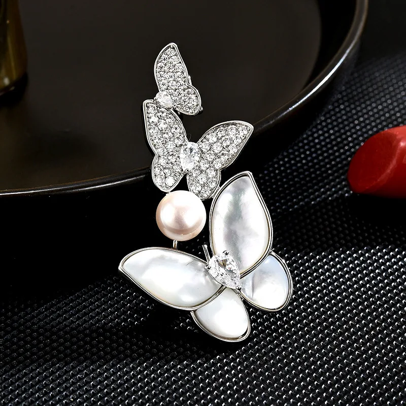 Chinese Style Lucky Auspicious Natural Mother Of Pearl Freshwater Pearl Shining Cz Triple Butterfly Brooch Chic Lady Party Gift