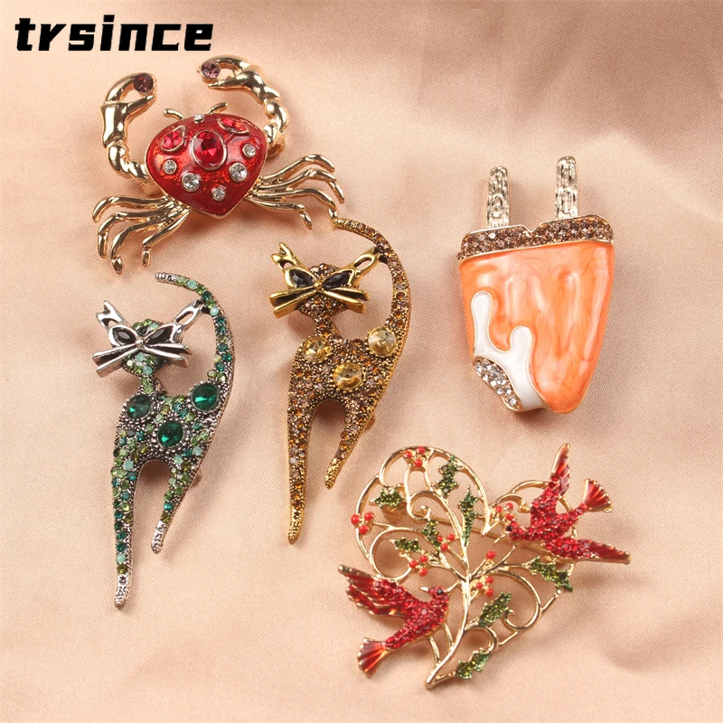 Elegant Flying Beauty Bird Brooches Shining Cute Crab Rhinestone Lovely Cat Brooch Pins Gifts Delicious Ice Cream Badges Corsage