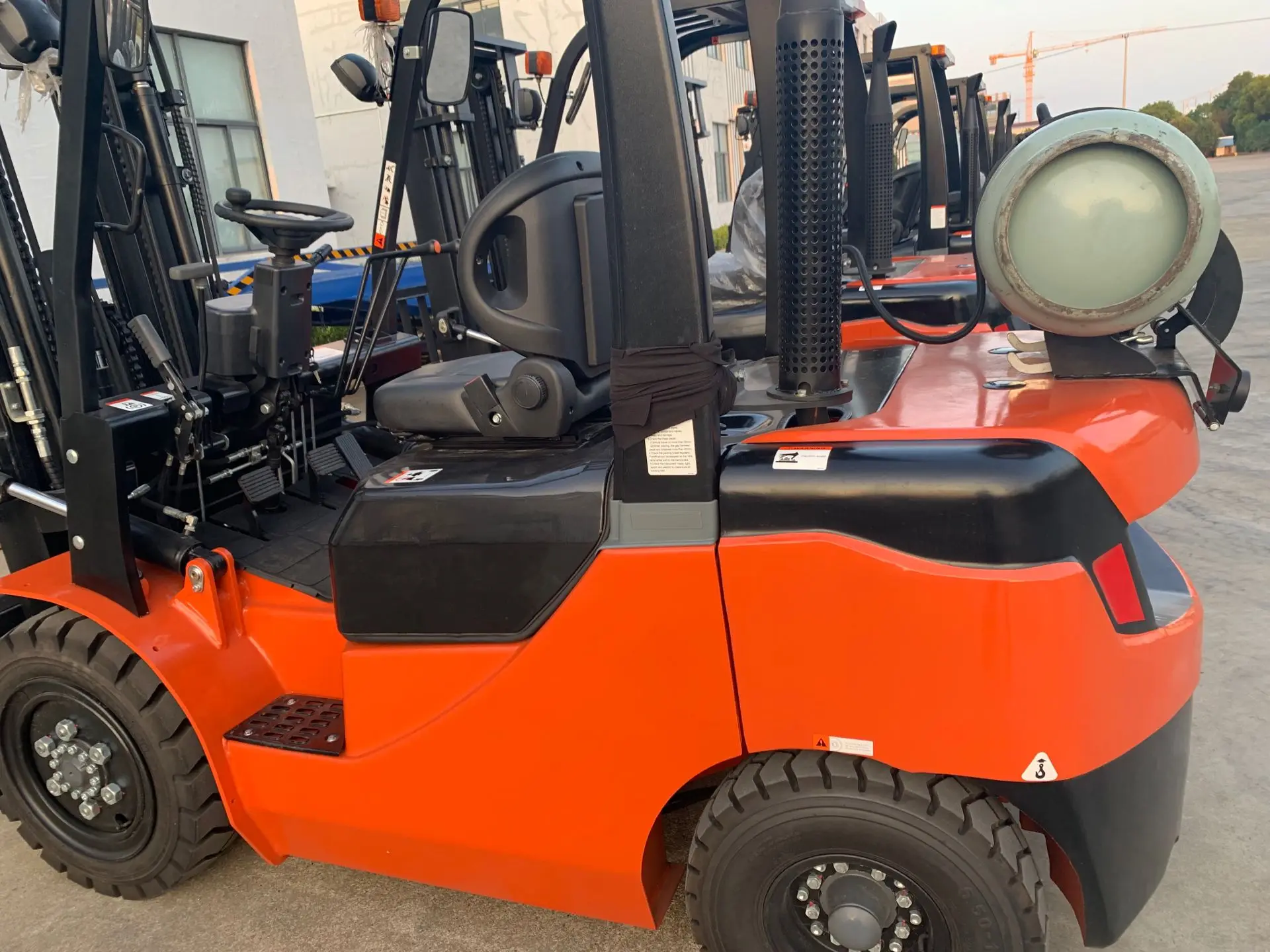 Útil carretilla elevadora 2T /GLP al mejor precio