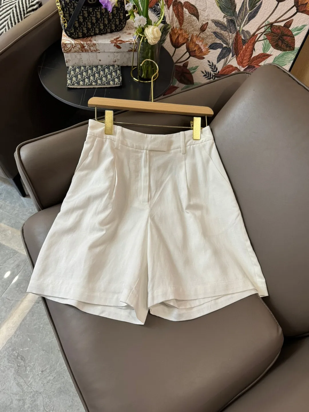 Casual luxurious summer linen shorts suit