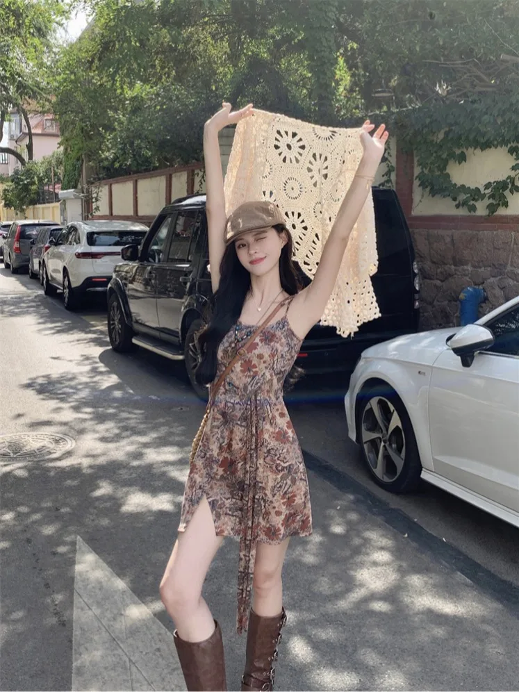 ชุดถักลายเรโทร สายไขว้แบบไม่สมมาตร ลายดอกไม้ฉลุ สำหรับผู้หญิง ฤดูร้อน 2024 สไตล์ลำลองเก๋ไก๋